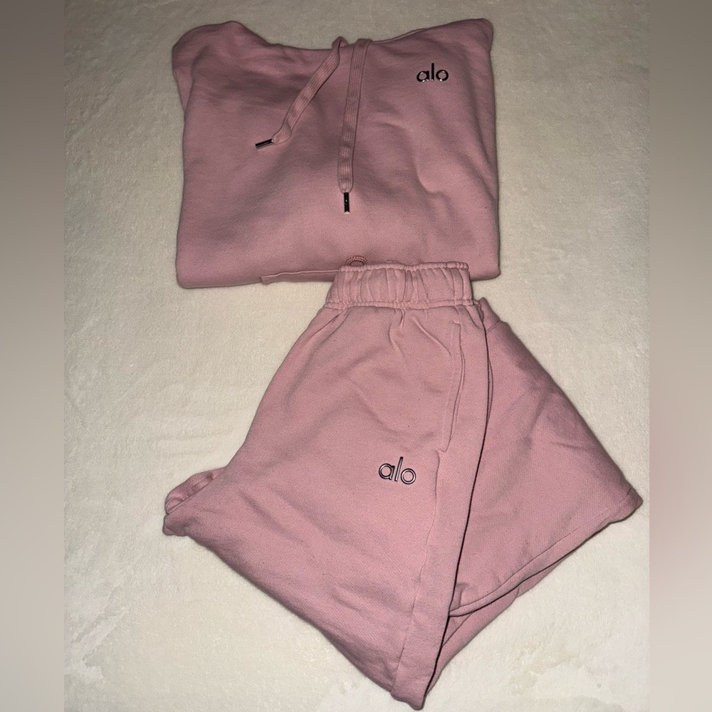 Alo Yoga Accolade Sweatpant and Accolade Hoodie in Ballet Pink